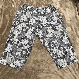 Vintage Secret Treasures Black and White Floral Capri Sleep Pants Size 1XL